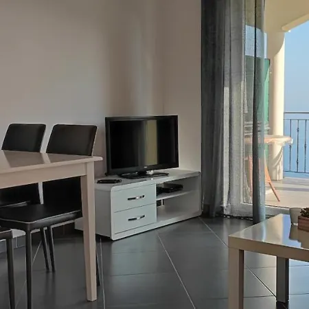 Kyra Apartment *
