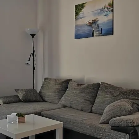 Kyra Apartment