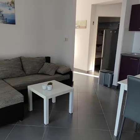 Apartment Kyra *