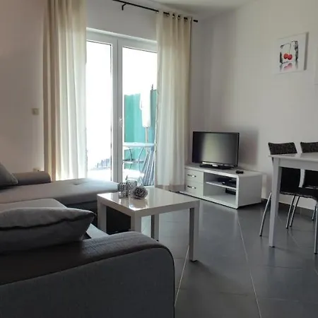 Kyra Apartment *