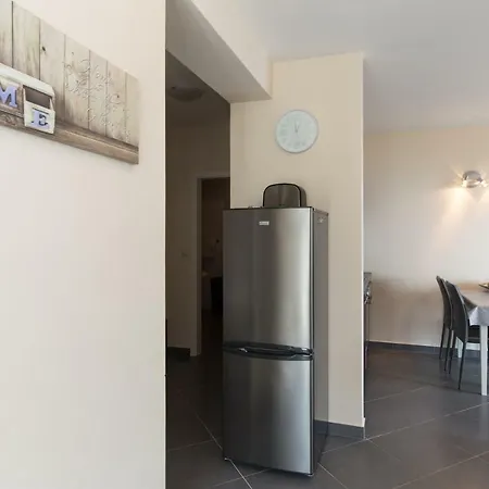 Kyra Apartment *