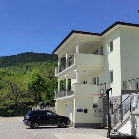 Kyra Apartman *